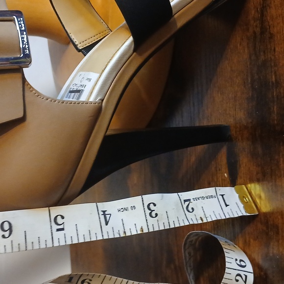 New!! Michael Kors Black, White and Cream Buckled Heels Sz 9.5 - Picture 7 of 9
